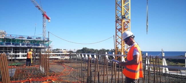 Profesionales comprometidos con la sociedad y el medio ambiente Profesionales comprometidos con la sociedad y el medio ambiente