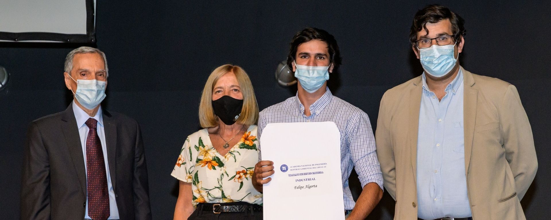 Primer puesto de la Academia Nacional de Ingeniería para graduados de FIUM Primer puesto de la Academia Nacional de Ingeniería para graduados de FIUM