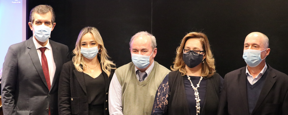 Panelistas de charla Hospitales del futuro Panelistas de charla Hospitales del futuro