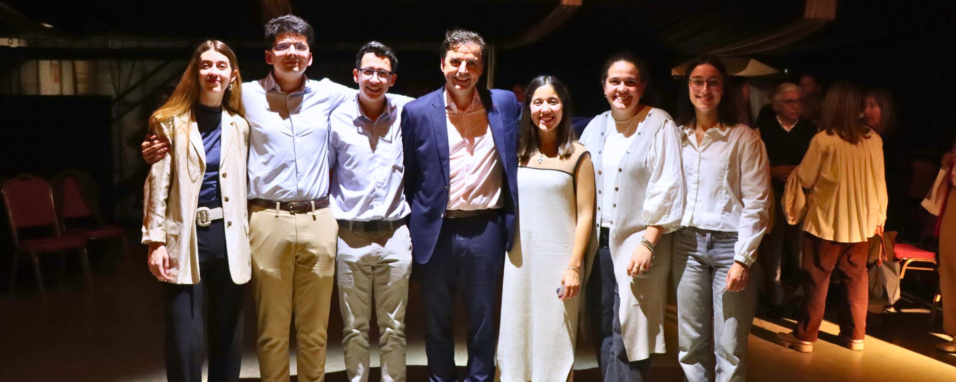 Organizadores del Club Socrático y el decano de Humanidades, Francisco O'Reilly