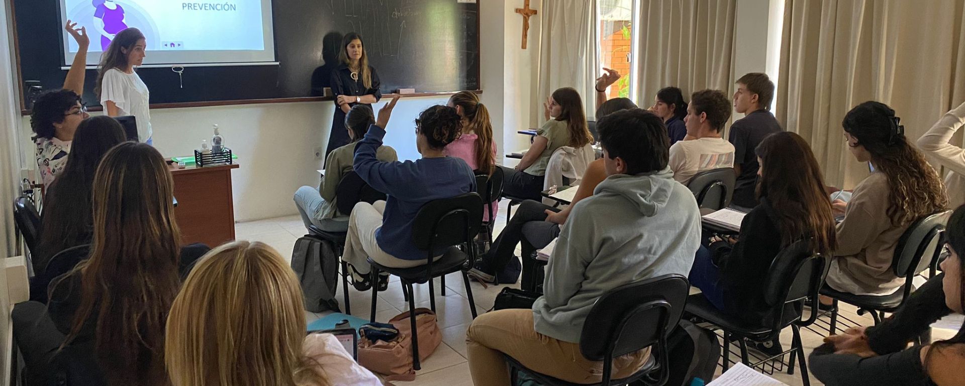 Inés y Yeni, profesoras invitadas en Psicología del Desarrollo.