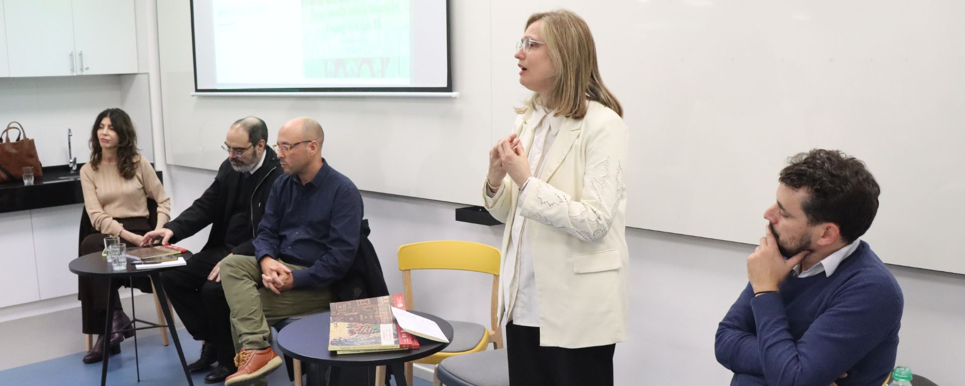 La UM presentó un libro que propone nuevas lecturas sobre la historia uruguaya del siglo XX