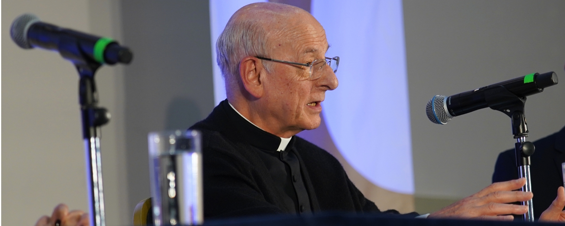 Monseñor Fernando Ocáriz visitó a la Universidad de Montevideo