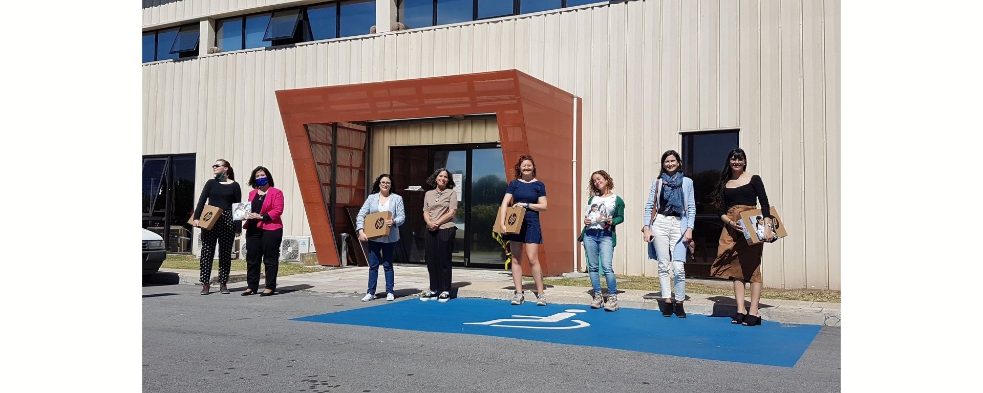 Las concursantes reciben premiación de parte de Ceibal