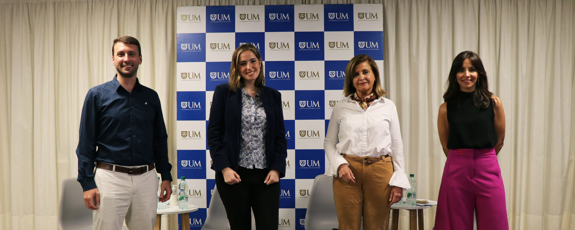 panel de expertos en psicología durante la actividad