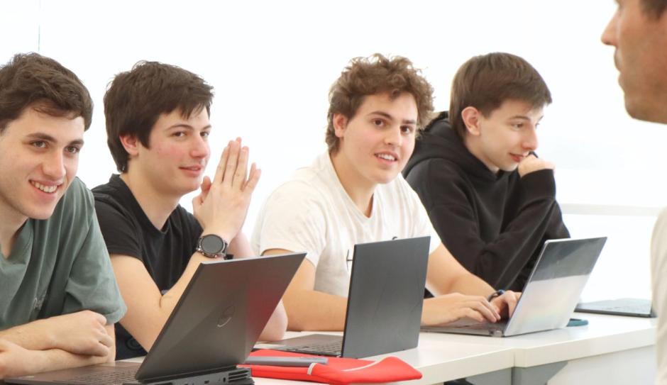 Mes internacional en FIUM: estudiantes participaron en cursos dictados por profesores internacionales Mes internacional en FIUM: estudiantes participaron en cursos dictados por profesores internacionales