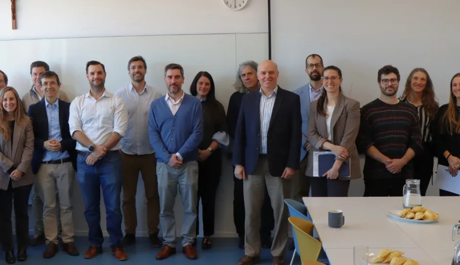 La UM recibió a los directores del Instituto Vidart, el nuevo Centro Nacional de Inteligencia Artificial La UM recibió a los directores del Instituto Vidart, el nuevo Centro Nacional de Inteligencia Artificial
