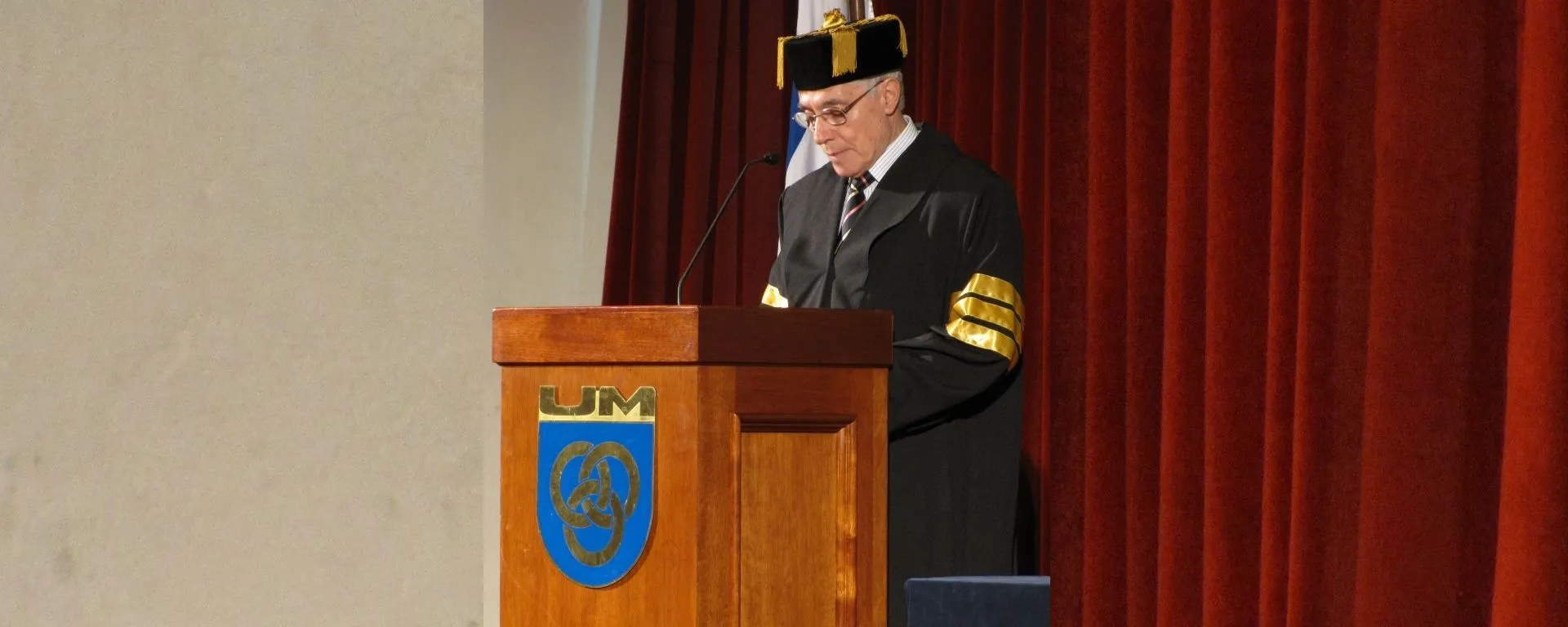 Juan L. Bonifazio en la graduación UM de 2009
