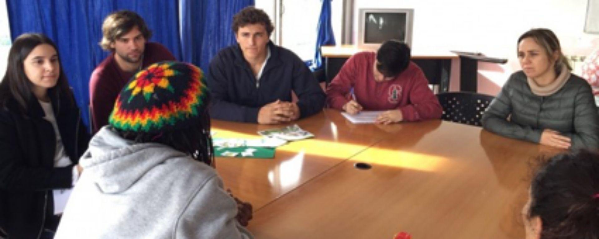 Alumnos de la UM y una mujer privada de libertad Alumnos de la UM y una mujer privada de libertad