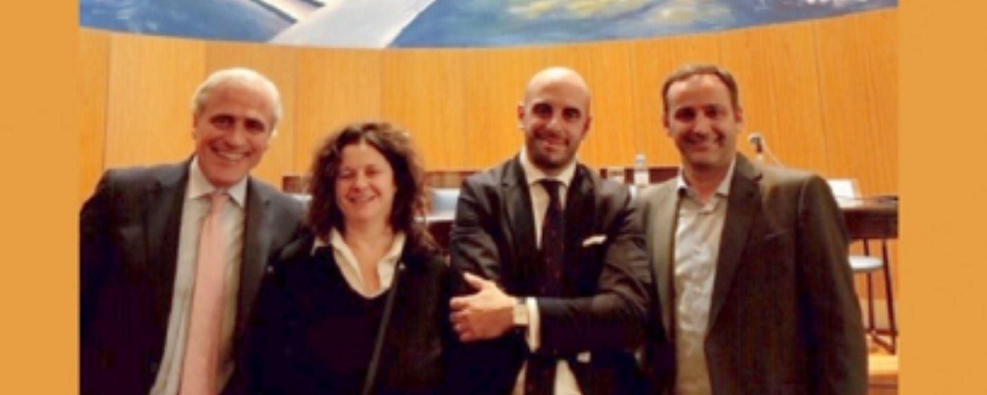 El Dr. Pablo Schiavi junto a otros expositores El Dr. Pablo Schiavi junto a otros expositores