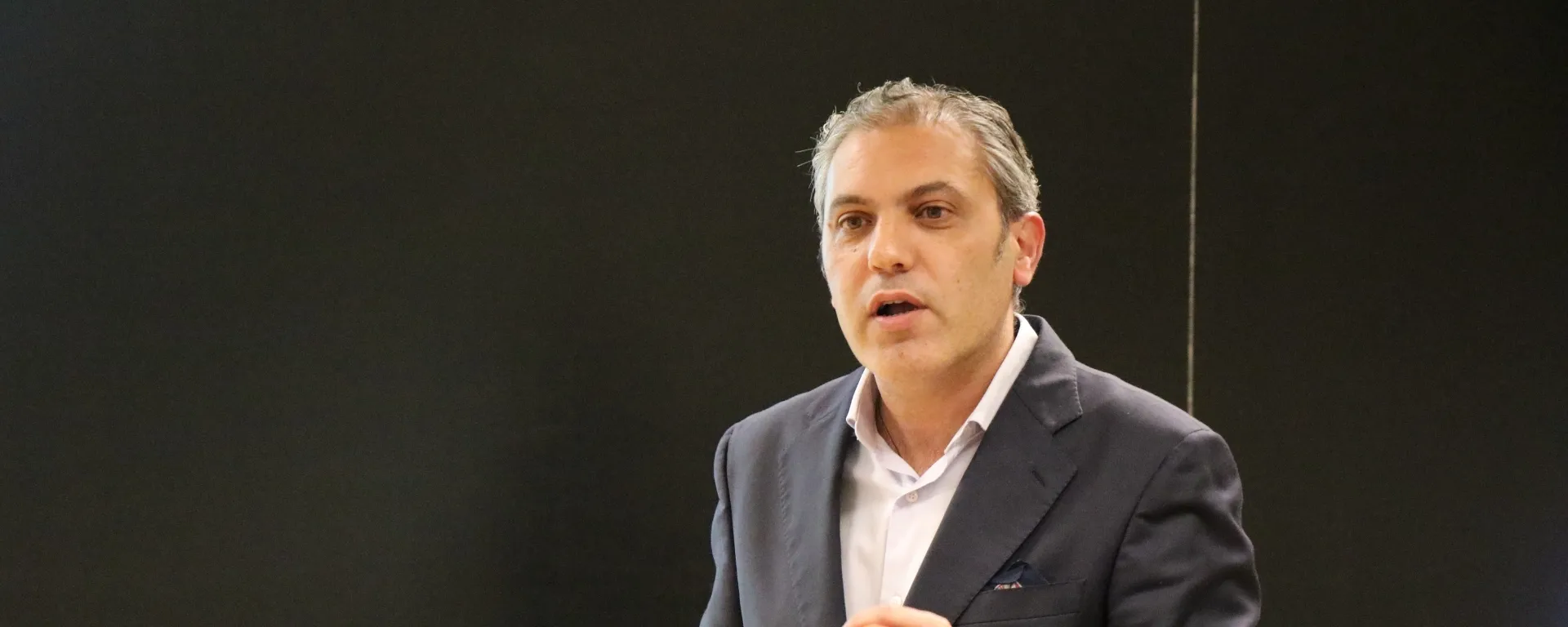 Dr. Antonio Martínez Illán Dr. Antonio Martínez Illán