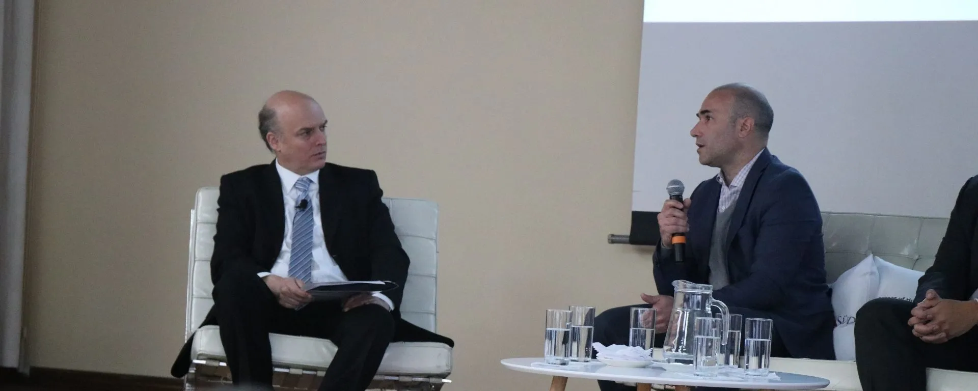 Ing. Rafael Sotelo como moderador del panel principal Ing. Rafael Sotelo como moderador del panel principal