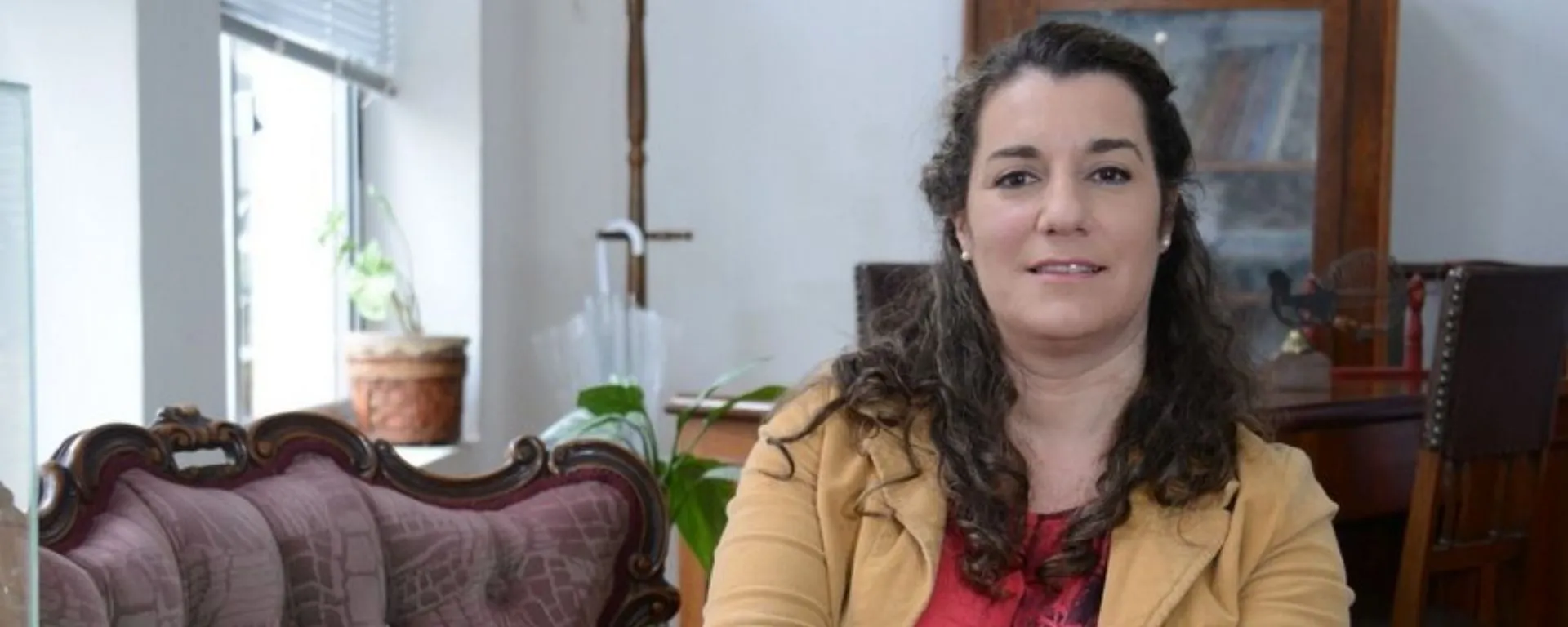 Dra. Laura Osta presentó su nuevo libro “La Infancia del Torno” Dra. Laura Osta presentó su nuevo libro “La Infancia del Torno”