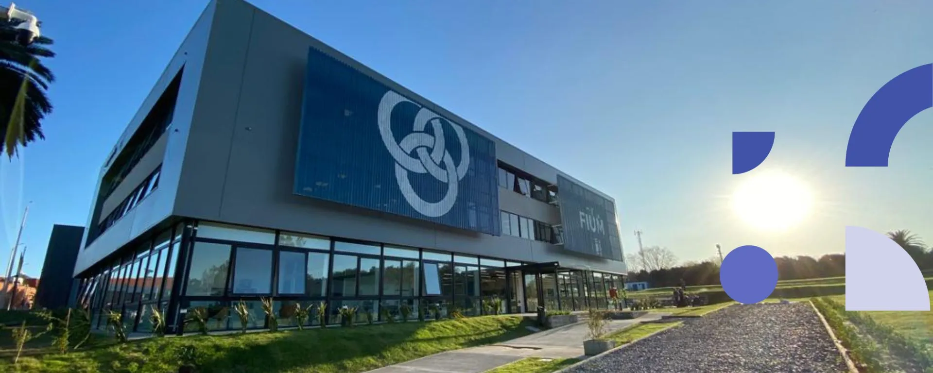 Edificio del Centro de Postgrados de Ingeniería, el el Parque Tecnológico del LATU Edificio del Centro de Postgrados de Ingeniería, el el Parque Tecnológico del LATU