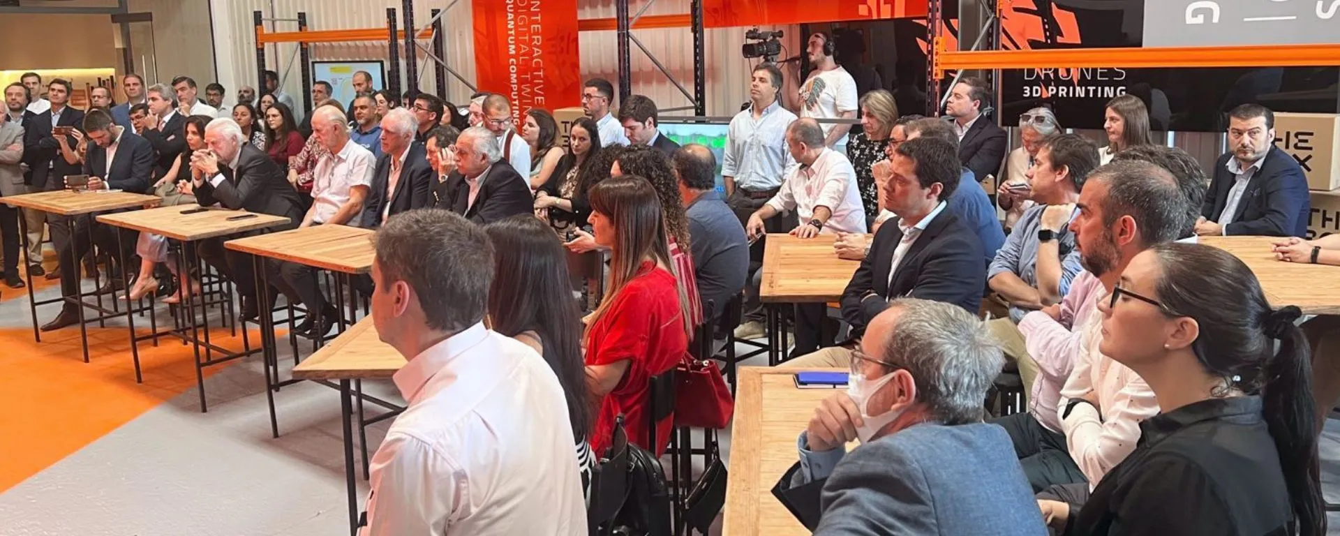 Portada: público en apertura en The Box Portada: público en apertura en The Box