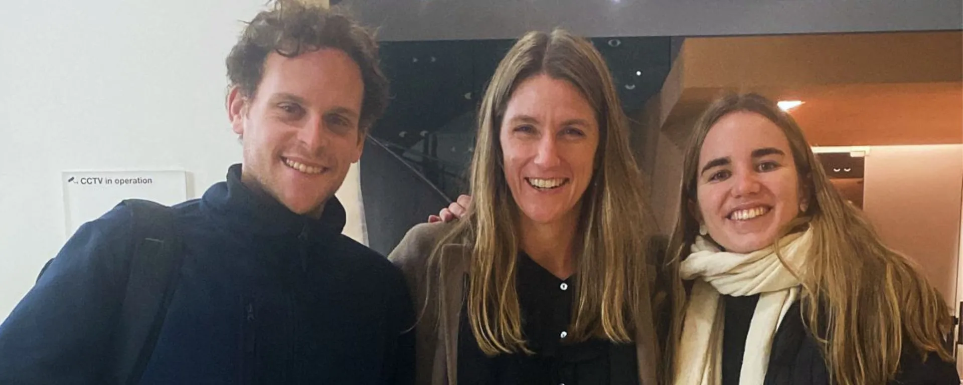 Ana Balsa en Londres con Rodrigo Areal (ex alumno de FCEE que estudia su doctorado en UCL) y Josefina Rodríguez (ex alumna de FCEE estudiando una maestría en London School of Economics), que asistieron al seminario en Londres. Ana Balsa en Londres con Rodrigo Areal (ex alumno de FCEE que estudia su doctorado en UCL) y Josefina Rodríguez (ex alumna de FCEE estudiando una maestría en London School of Economics), que asistieron al seminario en Londres.