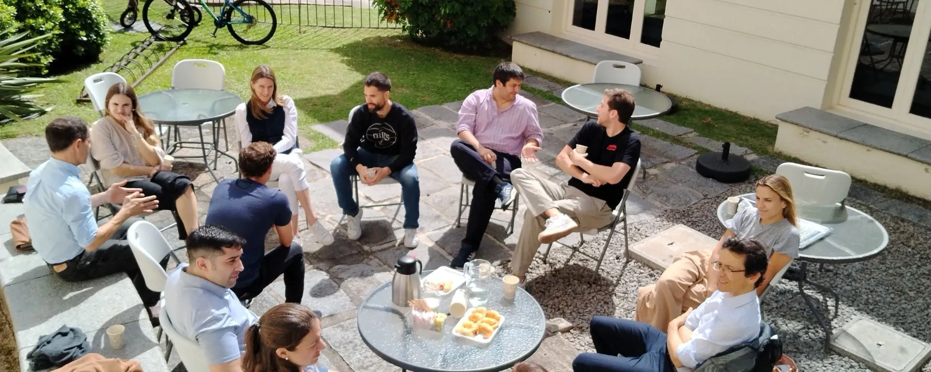 Más de una decena de doctores y doctorandos esparcidos por el mundo: capital propio de la FCEE Más de una decena de doctores y doctorandos esparcidos por el mundo: capital propio de la FCEE