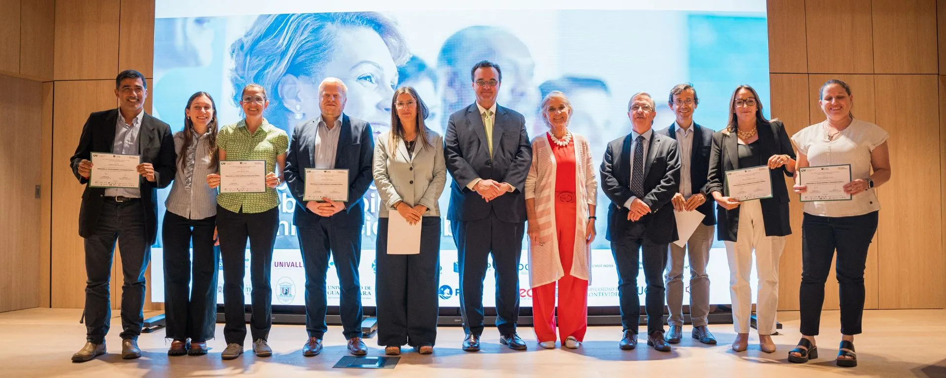 Clausura del Diplomado en Gobernabilidad e Innovación Pública: Un impulso a los desafíos de la región desde la UM y CAF Clausura del Diplomado en Gobernabilidad e Innovación Pública: Un impulso a los desafíos de la región desde la UM y CAF