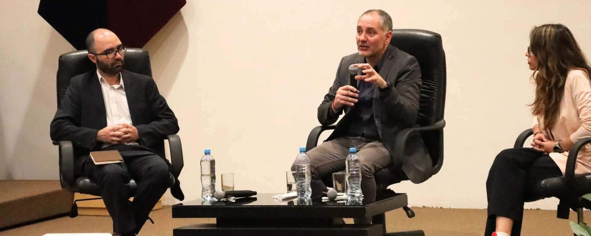 Docente de Filosofía disertó en workshop internacional Docente de Filosofía disertó en workshop internacional