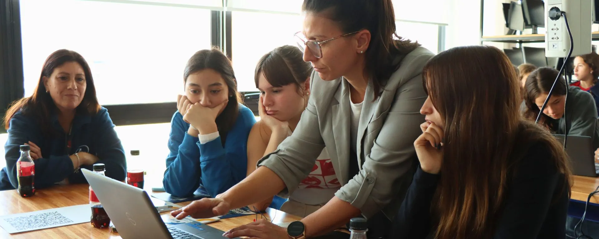 La Facultad de Ingeniería celebró el Día Internacional de las Niñas en las TICs con actividades interactivas y de inteligencia artificial La Facultad de Ingeniería celebró el Día Internacional de las Niñas en las TICs con actividades interactivas y de inteligencia artificial