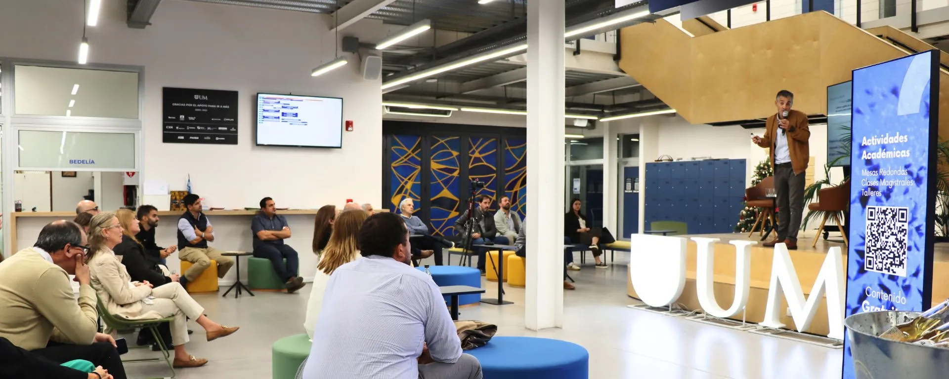 El Centro de Posgrados en Ingeniería de la UM celebró su cuarto aniversario con una clase magistral sobre liderazgo multicultural 