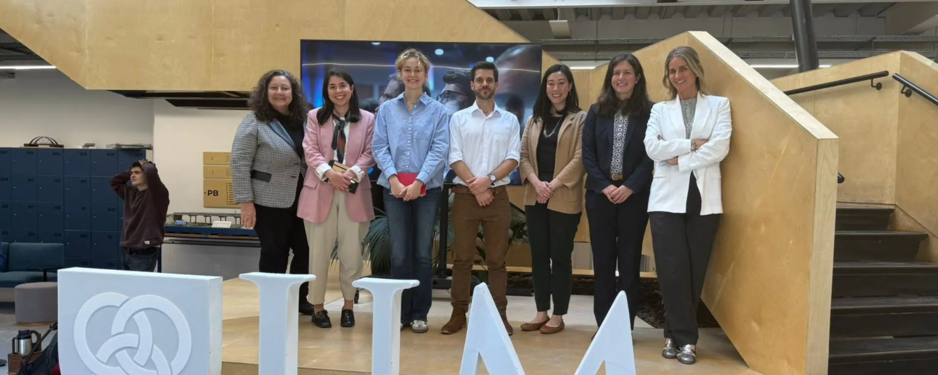 La Consejera de Prensa, Educación y Cultura de la Embajada de EEUU visitó la UM 