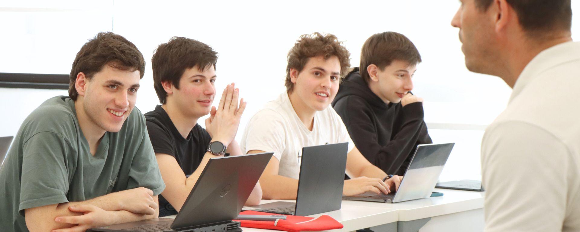 Mes internacional en FIUM: estudiantes participaron en cursos dictados por profesores internacionales Mes internacional en FIUM: estudiantes participaron en cursos dictados por profesores internacionales