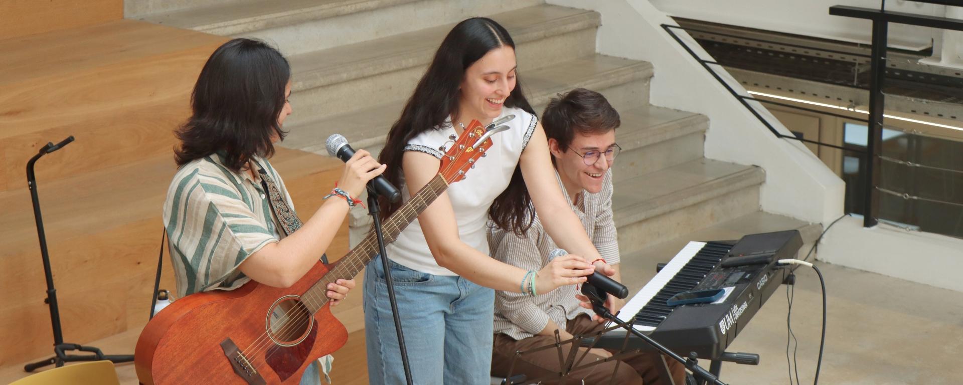 Open mic musical de Vida Universitaria Open mic musical de Vida Universitaria
