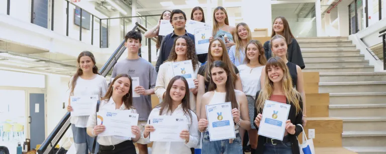 Preuniversitarios premiados por sus ensayos de Filosofía e Historia