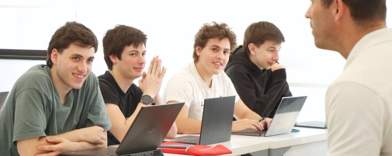 Mes internacional en FIUM: estudiantes participaron en cursos dictados por profesores internacionales