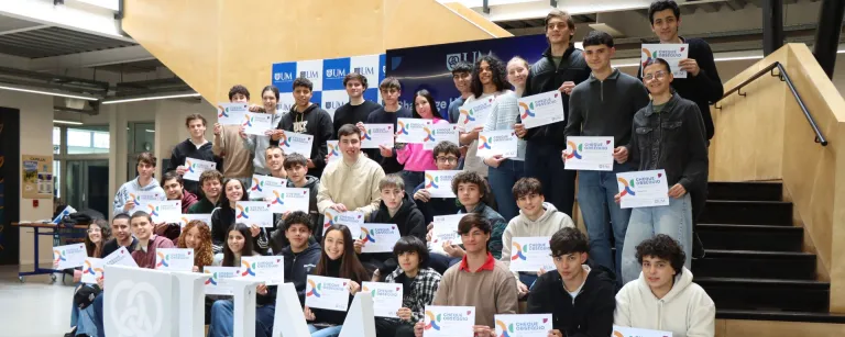 Preuniversitarios desarrollaron soluciones para mejorar las rutas de Uruguay en el Challenge UM de inteligencia artificial